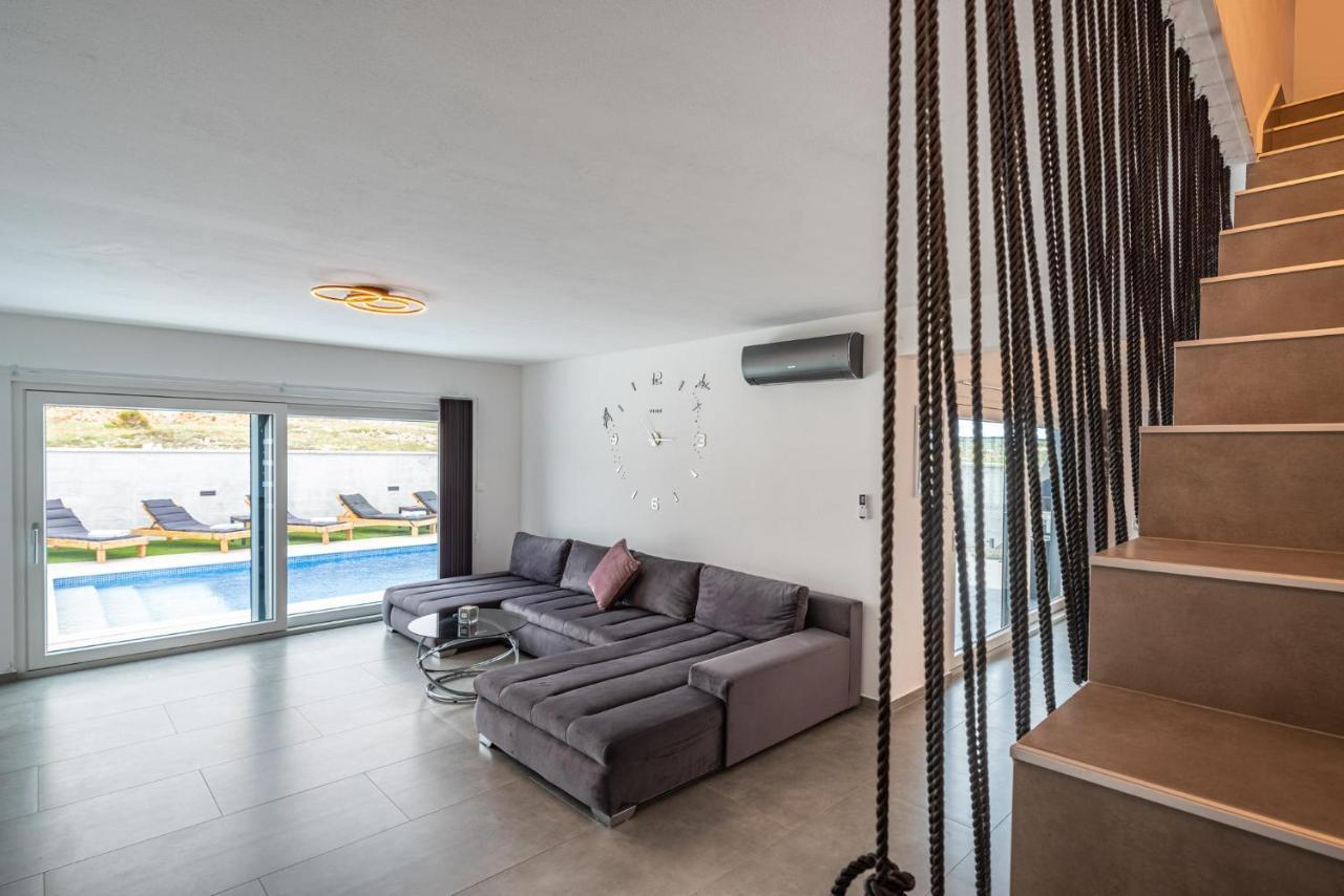 Luxury Villa Noemi Ražanac Esterno foto