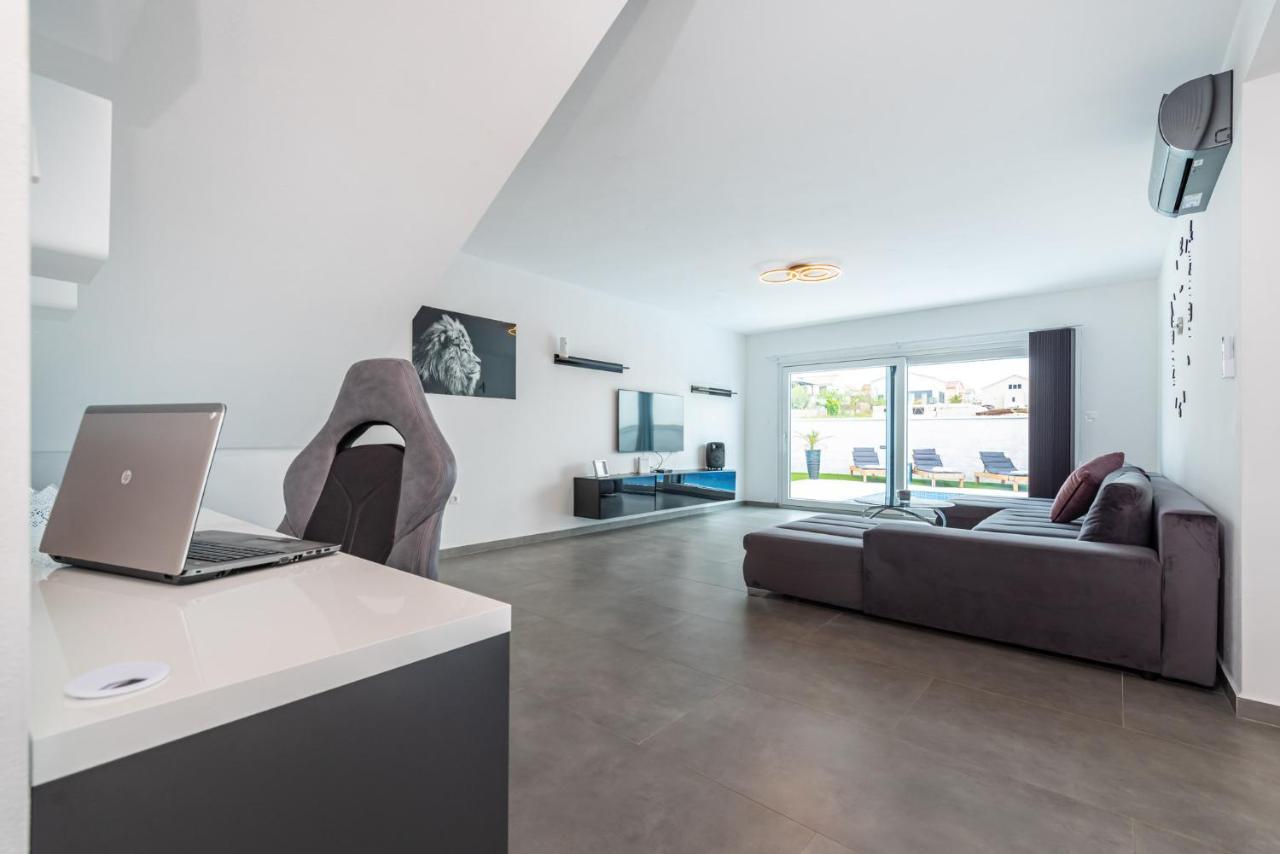Luxury Villa Noemi Ražanac Esterno foto