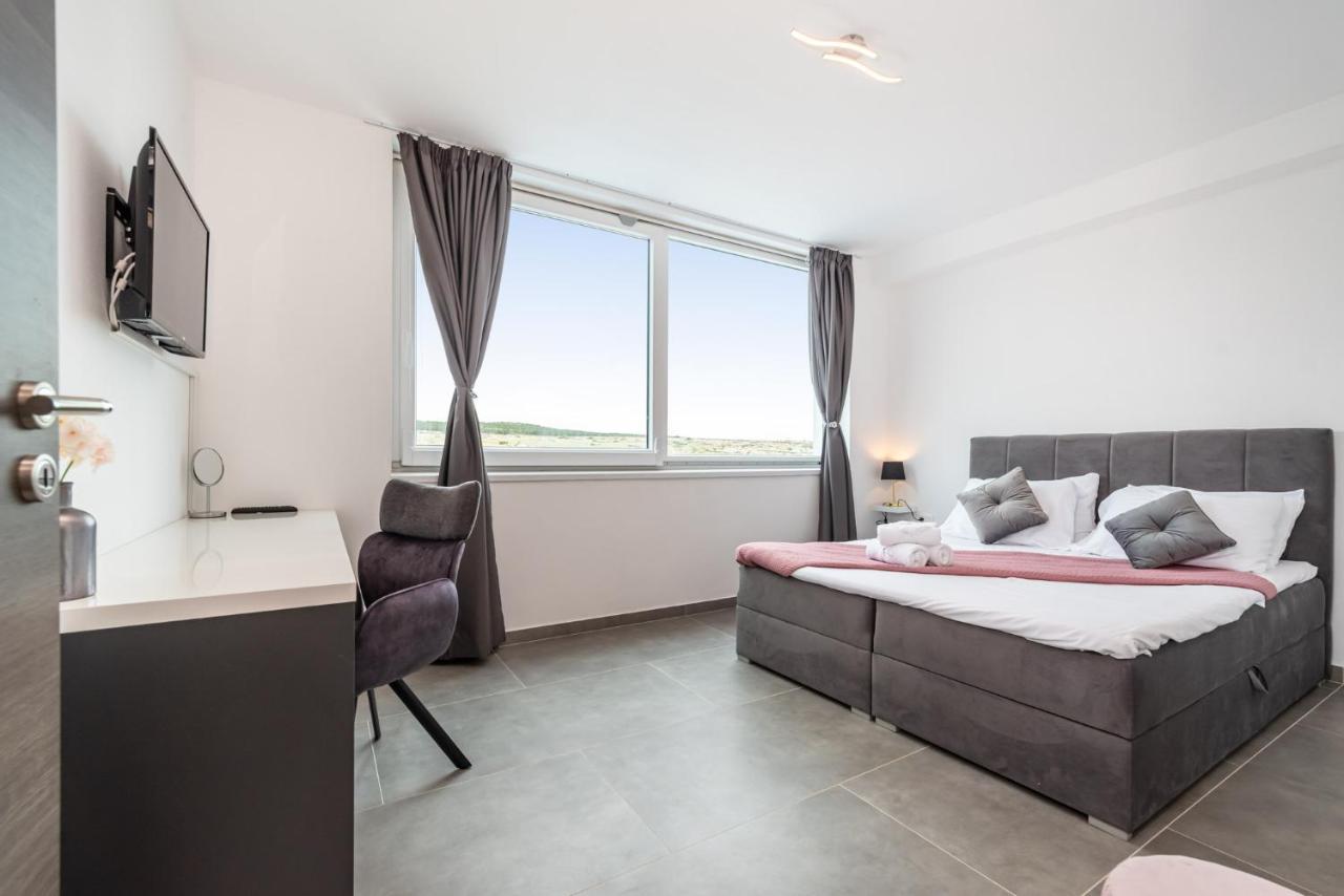 Luxury Villa Noemi Ražanac Esterno foto