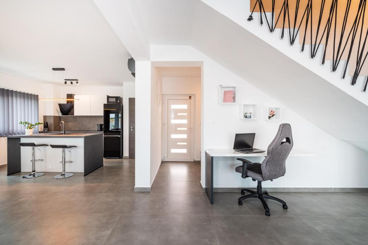 Luxury Villa Noemi Ražanac Esterno foto