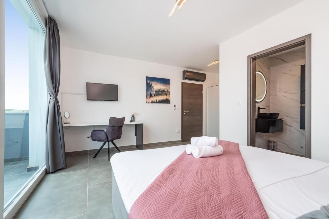 Luxury Villa Noemi Ražanac Esterno foto
