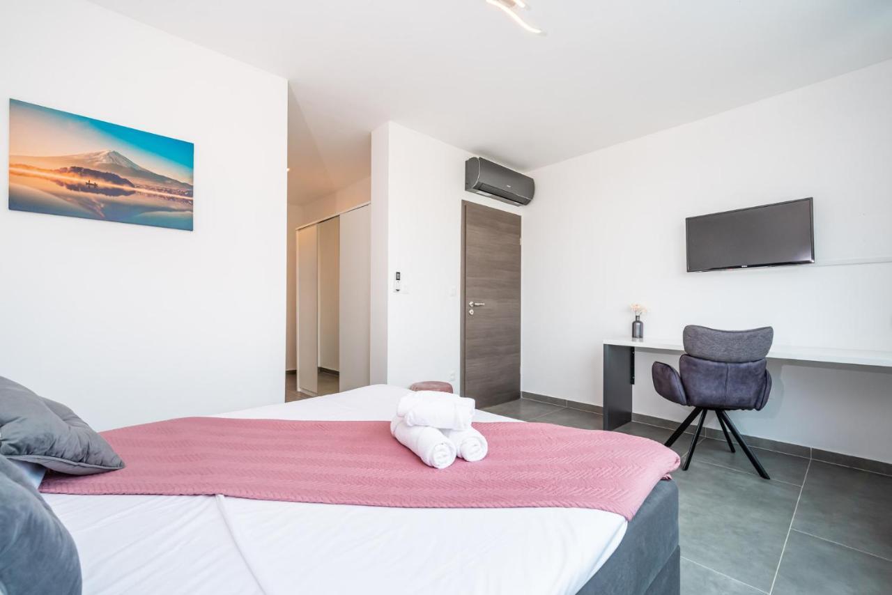 Luxury Villa Noemi Ražanac Esterno foto