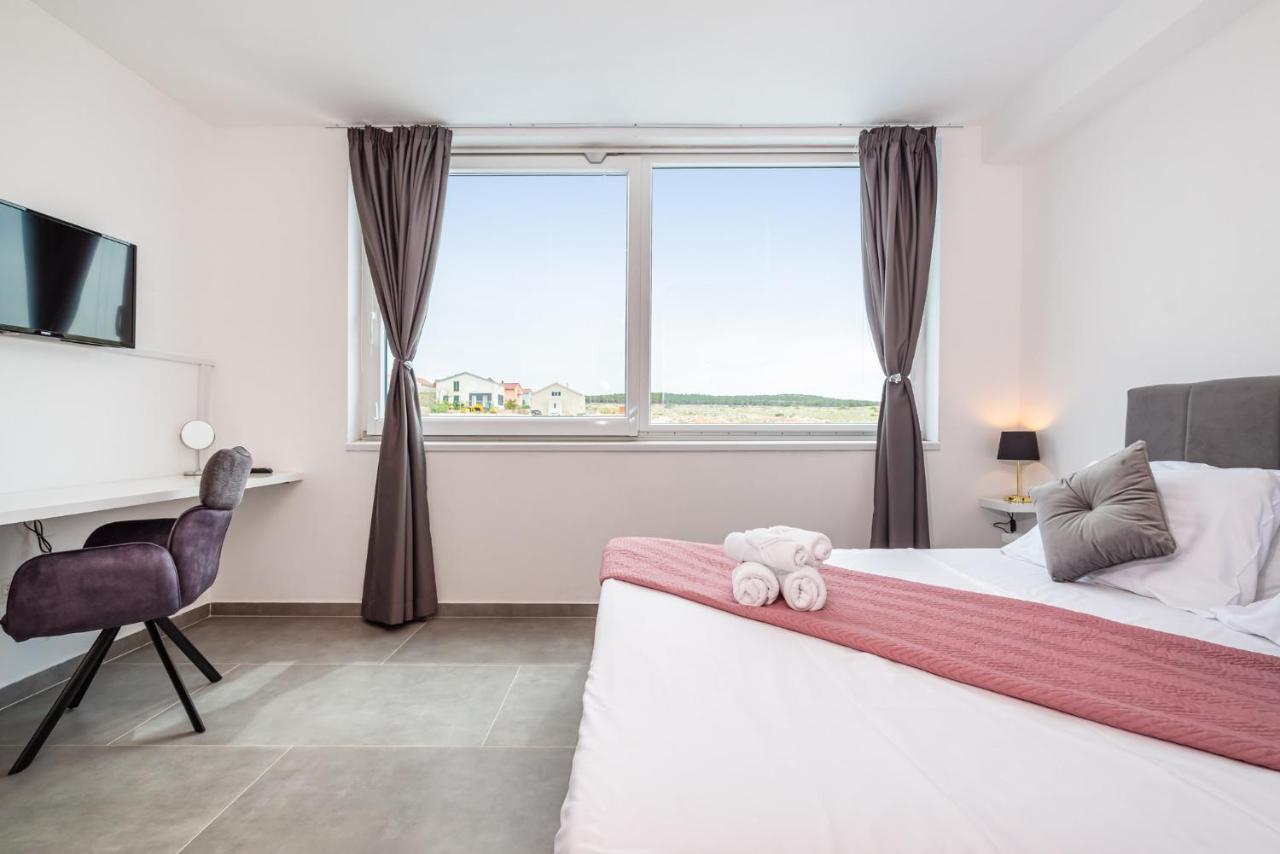 Luxury Villa Noemi Ražanac Esterno foto