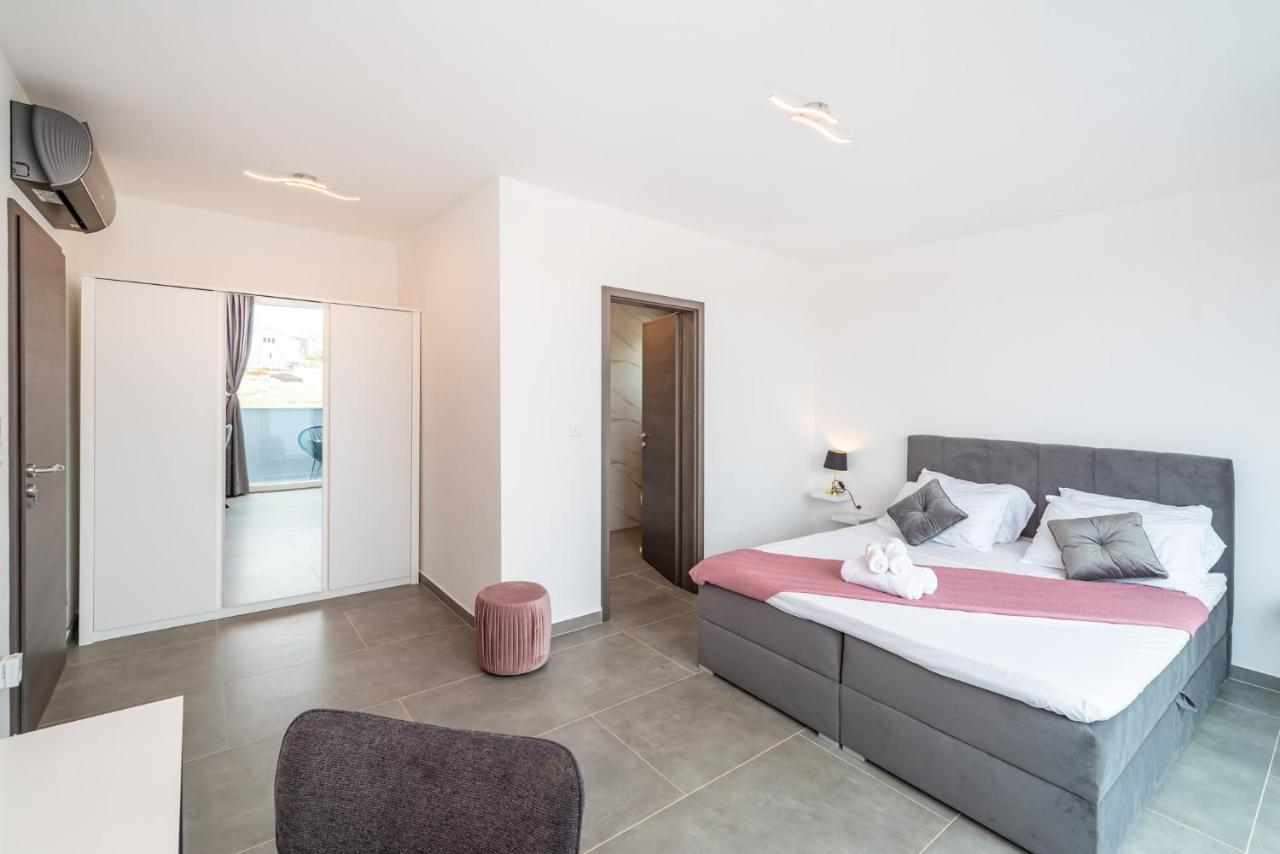 Luxury Villa Noemi Ražanac Esterno foto
