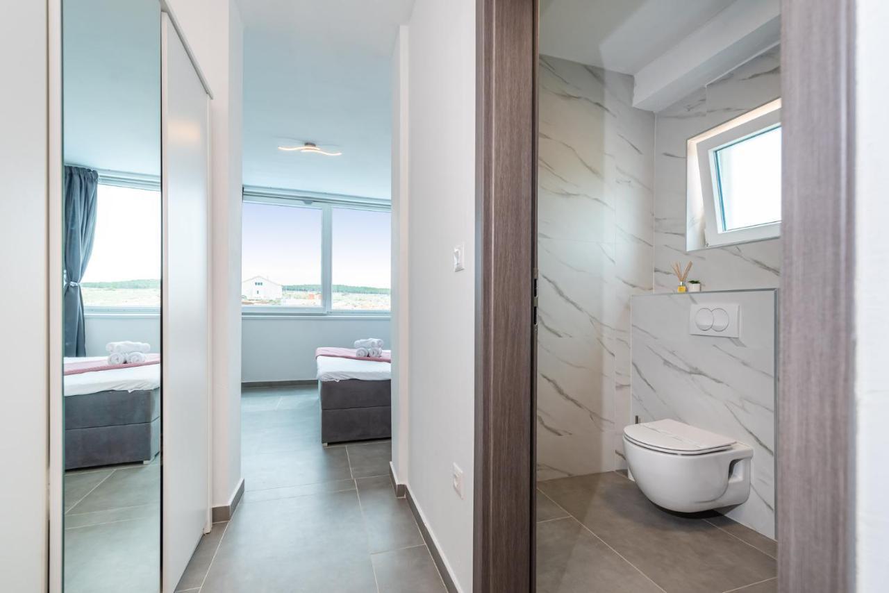 Luxury Villa Noemi Ražanac Esterno foto