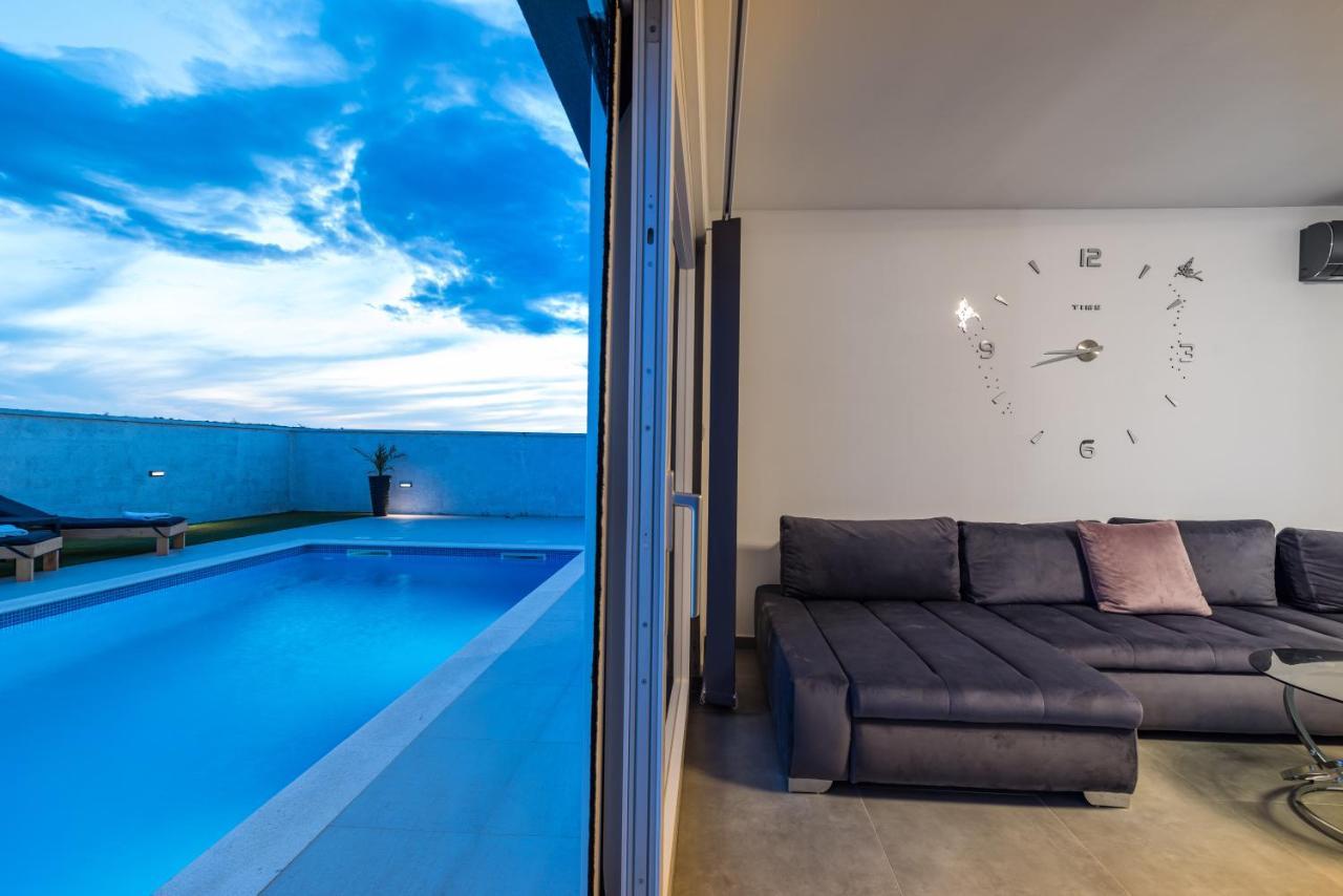 Luxury Villa Noemi Ražanac Esterno foto